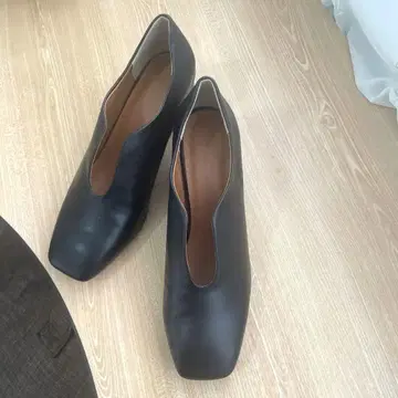 [ 하자품 미사용 ] 블랙 힐 24.5
