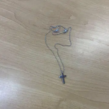 실버 크로스 목걸이