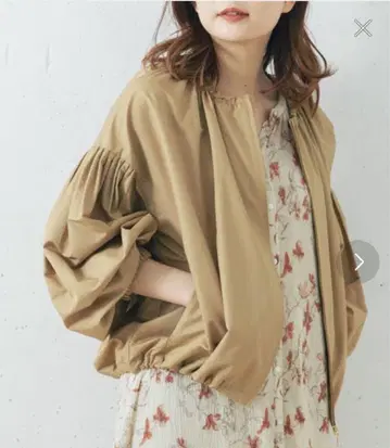 어반리서치 로쏘 워셔블 개더 블루종 베이지