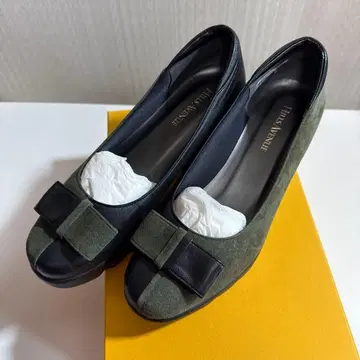 힐즈아베뉴 리본 펌프스 23.5cm 카키 스웨이드 일본제