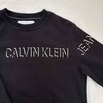박서준 착용 Calvin Klein 맨투맨 블랙