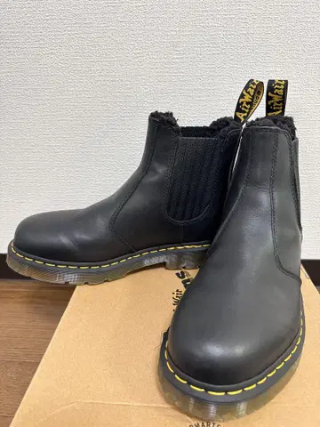 Dr. Martens 블랙 사이드 고어 부츠