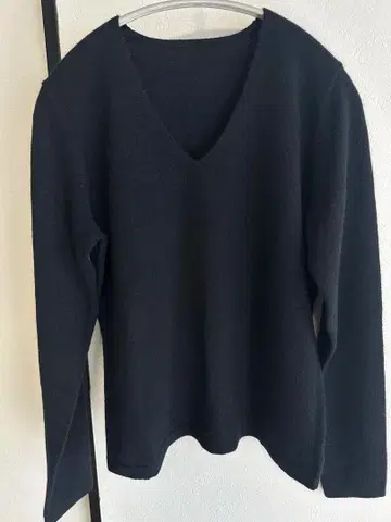 TROIS BONHEURS 트로와 보누르 캐시미어 100% V넥 니트