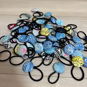 핸드메이드 머리끈 세트. 바자회나 중고거래 판매 등에 최적입니다.
