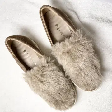 [ 새상품급 ] DIANA 다이애나 복슬복슬 에코 퍼 라운드토 슬립온