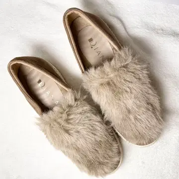 [ 새상품급 ] DIANA 다이애나 복슬복슬 에코 퍼 라운드토 슬립온