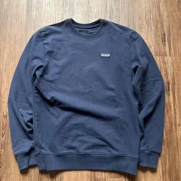 파타고니아 로고 맨투맨 네이비