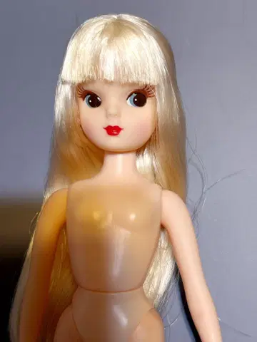 캐슬제 복각판 초대 리카짱 빨간립