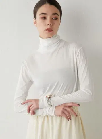 윔 가젯 컷 터틀 풀오버 화이트