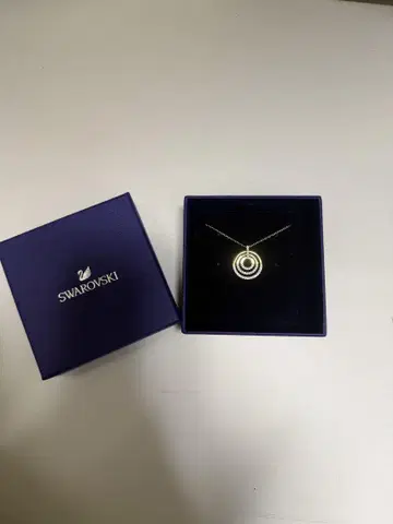 Swarovski 원형 펜던트 목걸이