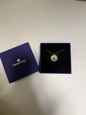 Swarovski 원형 펜던트 목걸이