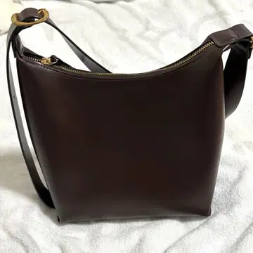 유니클로 레더 터치 스퀘어 숄더백 브라운