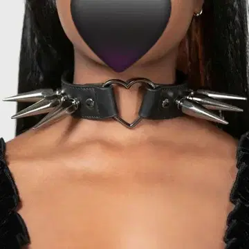 KILLSTAR Aubrey Heart Choker 초커 스파이크