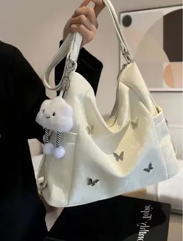 화이트 나비 모티브 숄더백