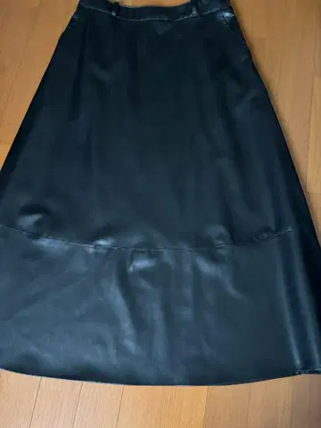 ZARA 가죽 스커트