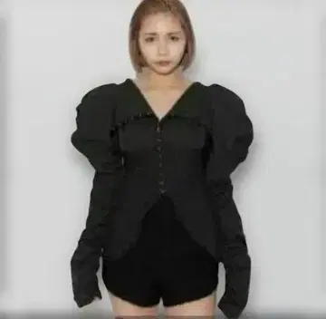 퍼프 슬리브 블랙 긴팔 셔츠