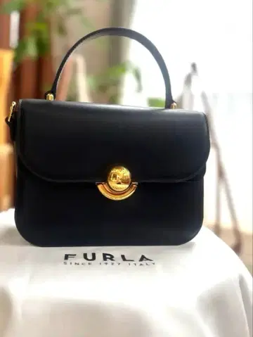 컨디션 최상 FURLA 블랙 가죽 핸드백