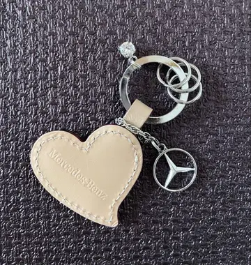 Mercedes-Benz 하트 모양 키링
