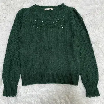 [ MAJESTIC LEGON ] 그린 자수 펄 니트 라운드넥