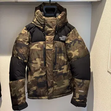 THE NORTH FACE 카모플라쥬 다운 자켓