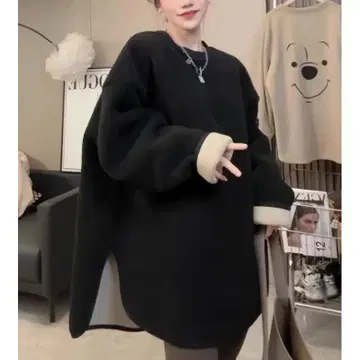 레이지 스타일 속기모 두께감 램스울 둥근넥 미드 길이 맨투맨 코트