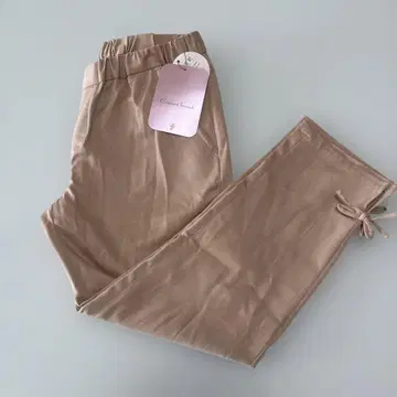 Couture 브로치 수분 흡수 속건성 베이지 팬츠 36/S
