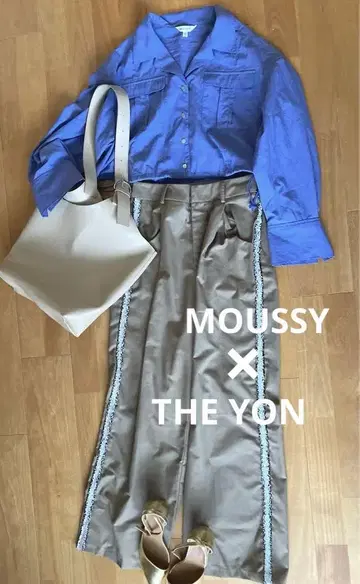 THE YON 라인 팬츠와 moussy 크롭 셔츠의 백 세트 코디