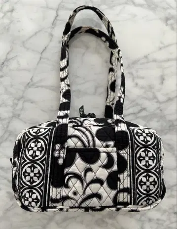 [레어] Vera Bradley 블랙 앤 화이트 퀼팅 숄더백