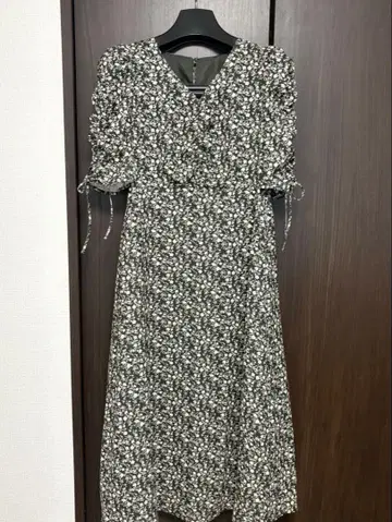 인덱스 미니 플라워 셔링 원피스