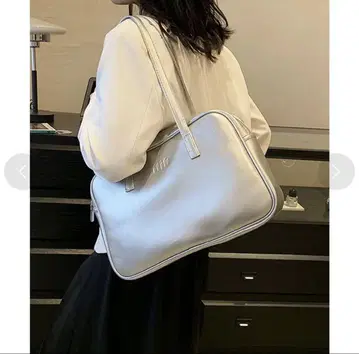 실버 숄더백 중형