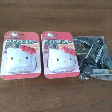 헬로키티 드링크 홀더 오른쪽 2개는 증정