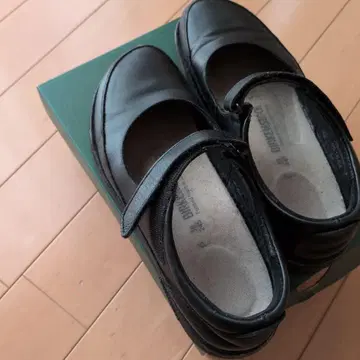 BIRKENSTOCK 블랙 플랫슈즈