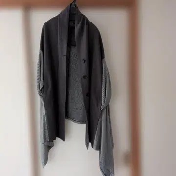 모유루 다크 그레이와 스트라이프 그레이의 긴팔 가디건