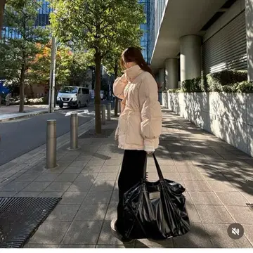 화이트 다운 자켓 후드 부착