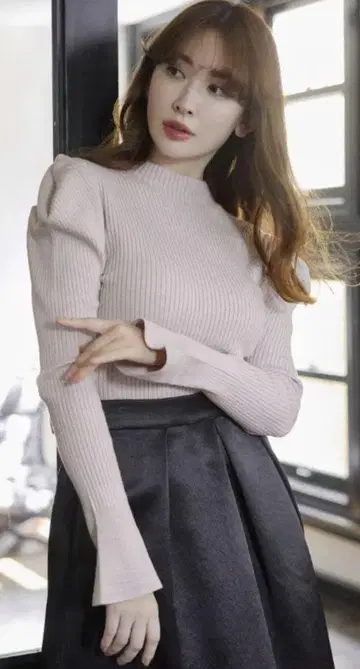 하립투 Volume-Sleeve Glitter Knit Top