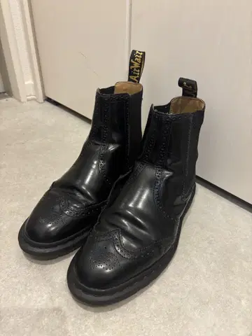 닥터마틴 GRAEME BROGUE 윙팁 사이드 고어 부츠