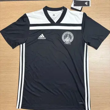 새상품 아디다스 디즈니 콜라보 반팔 T셔츠 M 블랙/화이트