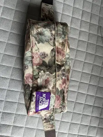 THE NORTH FACE 플라워 프린트 바디백