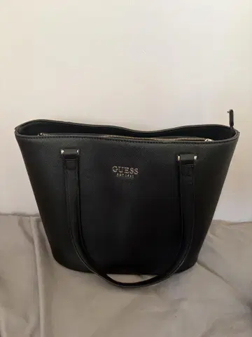 GUESS 블랙 토트백
