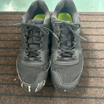 언더 아머 블랙 스파이크