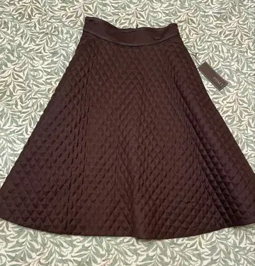 미사용 새상품 FOXEY 38 퀼팅 플레어 스커트 포트 브라운