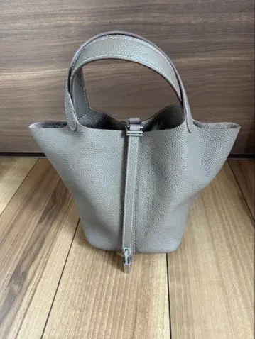 천연 가죽 큐브 백 열쇠 하자 있음