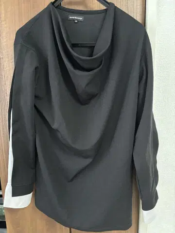 semanticdesign 블랙 M 드레이프 넥 긴팔 티셔츠