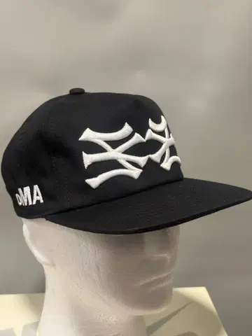 oMA STUDIOS 오마 캡