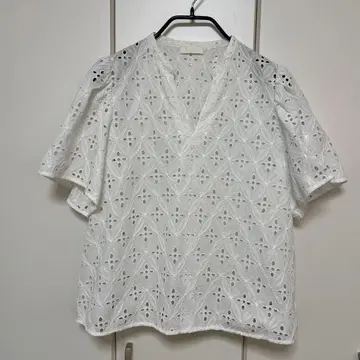 Ballsey 자수 화이트 스키퍼 블라우스