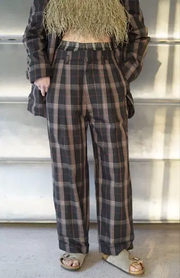 후미카_우치다 PLAID 2-TUCK TAPERED SLACKS