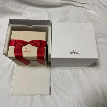 OMEGA 기프트 박스 화이트/레드