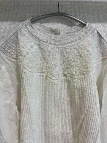 비어즐리 리버 레이스 요크 블라우스 화이트 프릴 포함