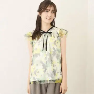 택 포함 새상품 TO BE CHIC  플라워 리본 블라우스