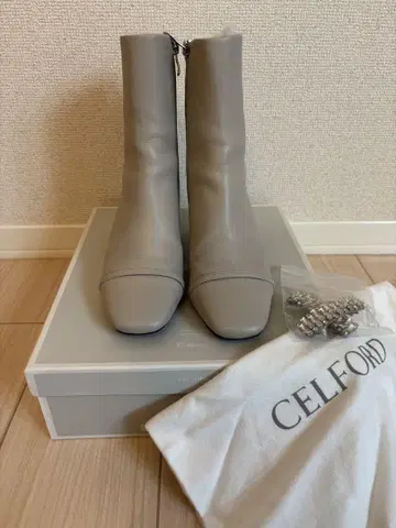 새상품급 CELEFORD 라이트 그레이 가죽 부티 (비쥬 포함)